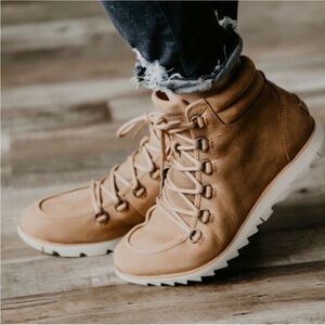 Sorel Tan Harlow Leather Lace Up
Hiking Boots Size 8.5